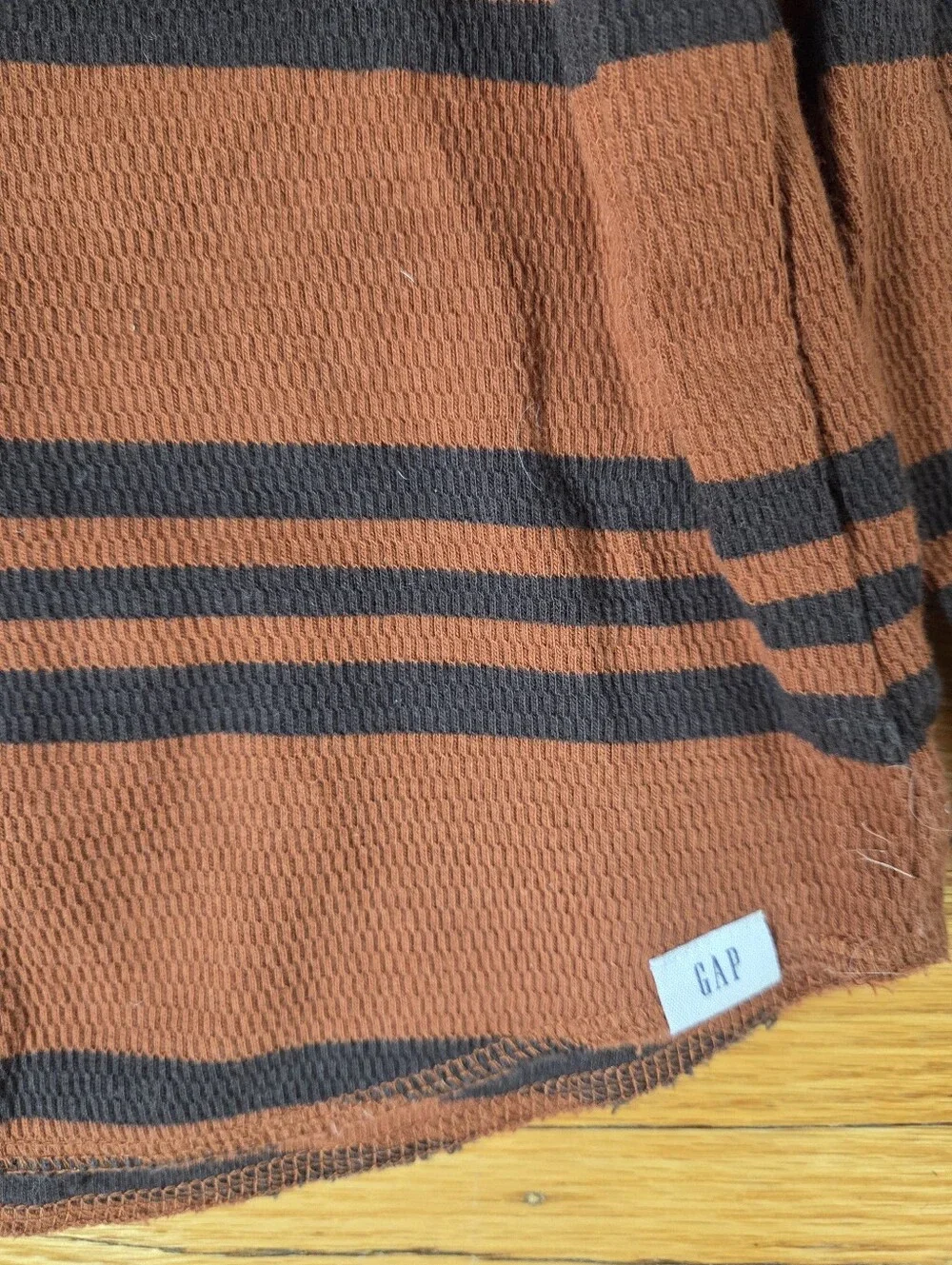 Gap Toddler Textured T-Shirt Long Sleeve Henna Brown & Navy- Set of 2.  2 YRS